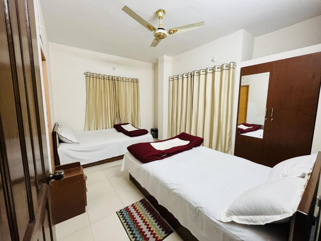 Tourist Home Hotel — Deluxe Quadruple Room