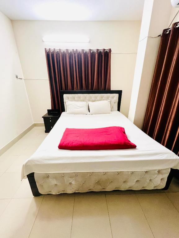 Deluxe Queen Room — photo 8